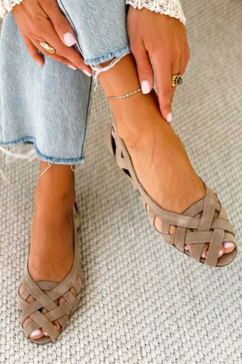 Sandalias planas con punta abierta y de tejido entrelazado
