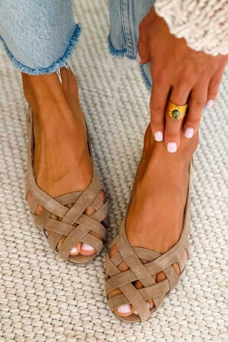 Sandalias planas con punta abierta y de tejido entrelazado
