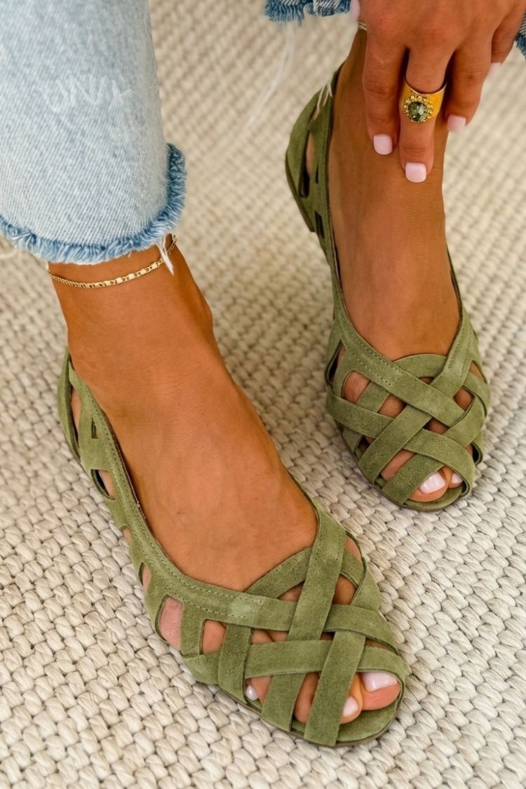 Sandalias planas con punta abierta y de tejido entrelazado